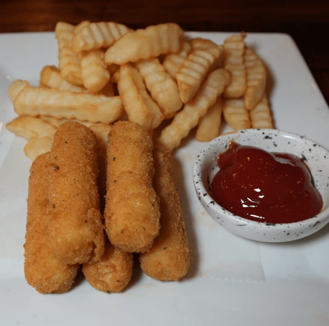 Mozzarella Sticks with Fries.